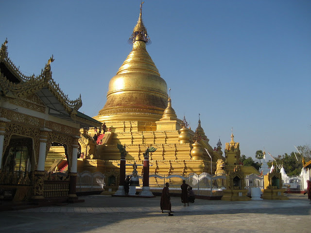 Discover the marble slabs in Kuthodaw Pagoda