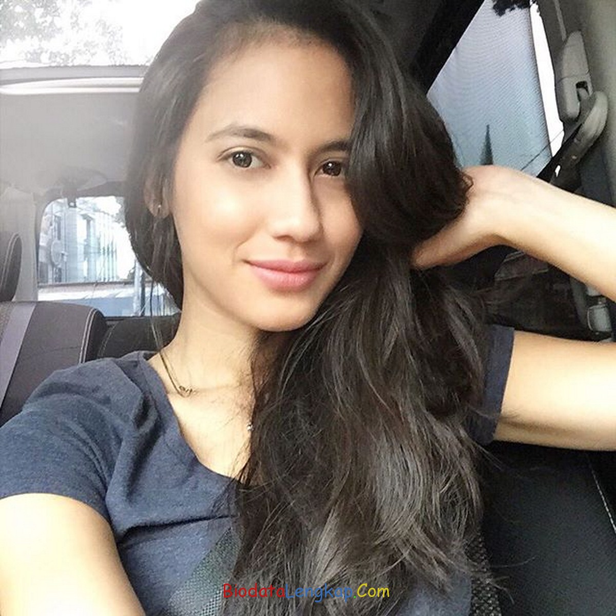 Foto Dan Biodata Lengkap Pevita Pearce