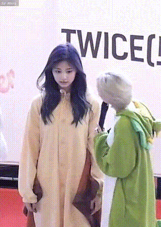 같이 놀면 애기가 되는 정연이와 쯔위 | 인스티즈