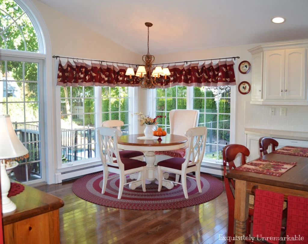 red and white kitchen 