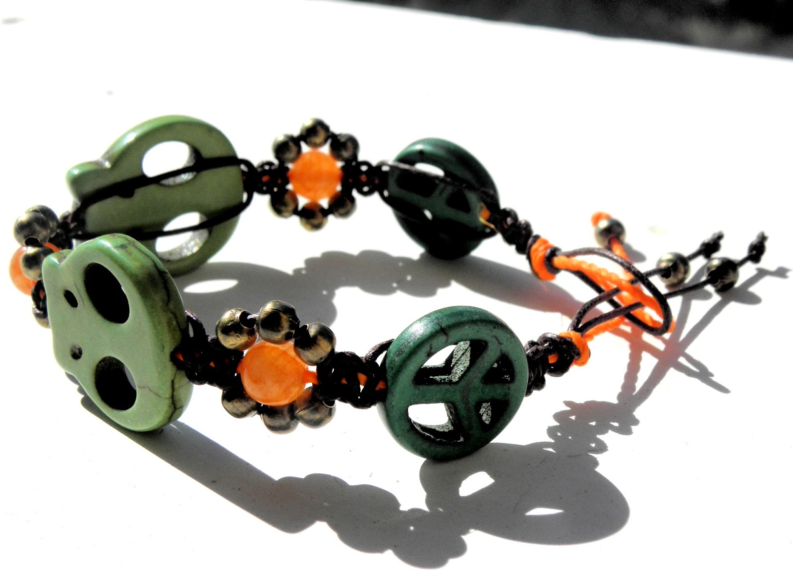 Mans Mágicas ABALORIOS: tutorial pulseras y tobilleras con símbolos y calaveras en macramé