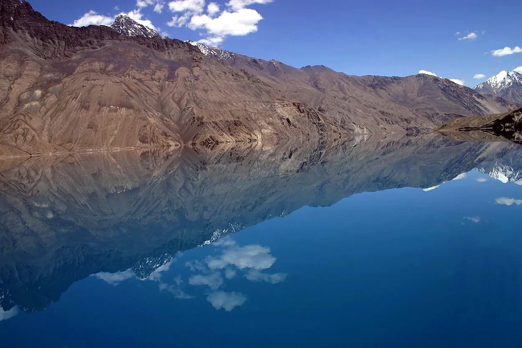 Сарезское озеро таджикистан. Озера Сарез в памире. Озеро Сарез в Таджикистане. Кули Сарез в Таджикистане. Кули Сарез Памир.