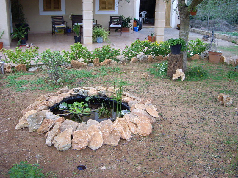 RECICLAMOBEL: PEQUEÑO ESTANQUE/FUENTE PARA EL JARDÍN