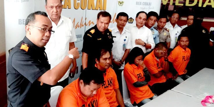 Para pelaku penyelundupan narkoba yang diamankan Petugas Bea dan Cukai Ngurah Rai.