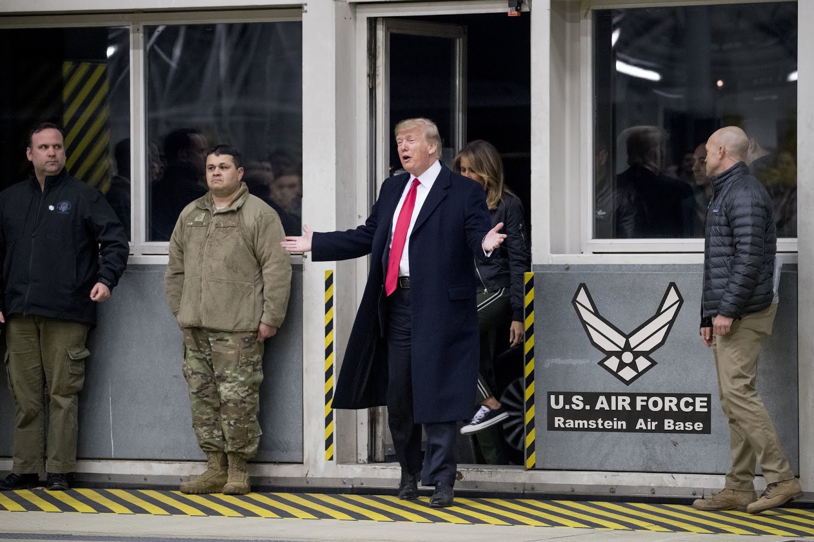 [Obrazek: Trump_Ramstein.jpg]