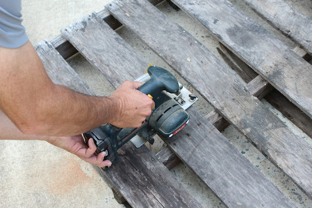 cutting the pallet boards for the project