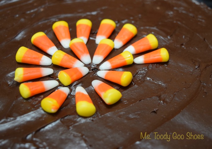 CANDY CORN COOKIE CAKE- Just 3 ingredients to make this eye-catching Halloween treat!  #CandyCorn #CookieCake #Halloween