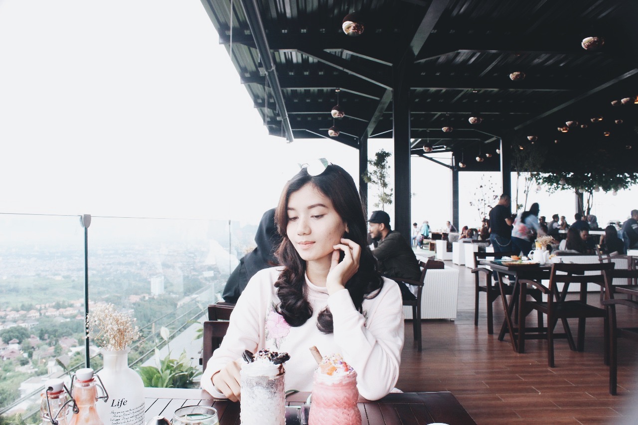 review by wulan: SKYLINE BEST VIEW RESTO BANDUNG
