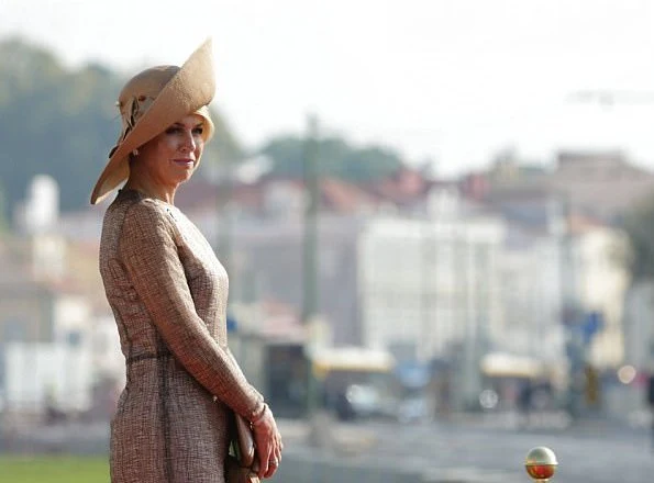 Queen Maxima wore a new Natan dress. Lisbon mayor Fernando Medina. President Marcelo Rebelo de Sousa