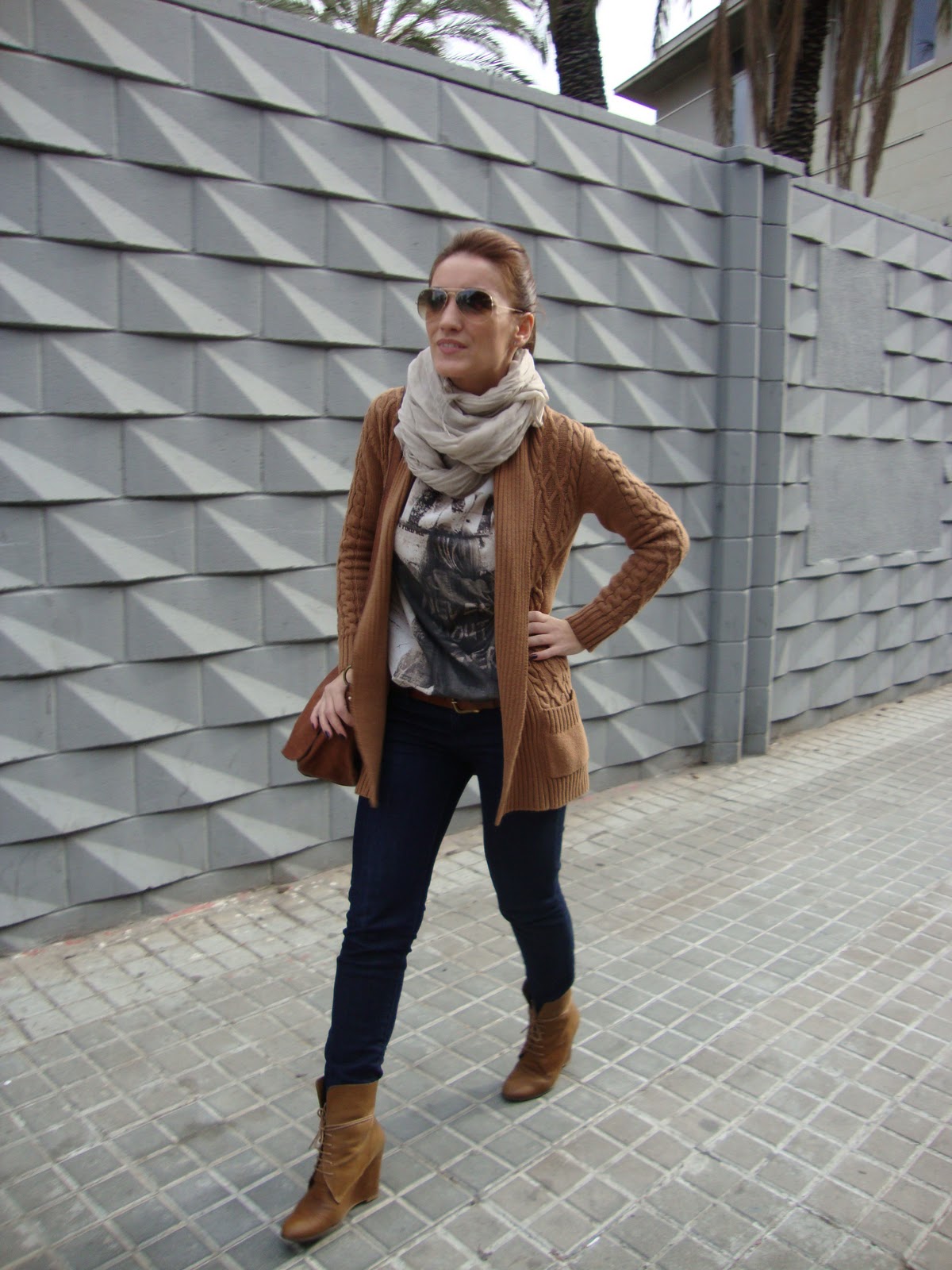 outfit botas camel