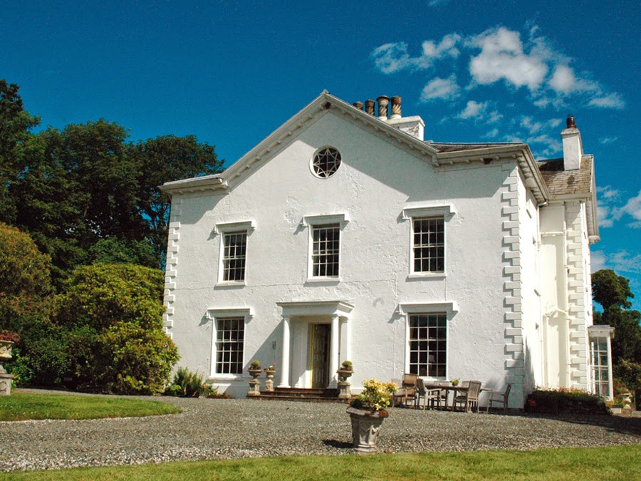 Broadgate House, Millom, Cumbria www.aroundaboutbritain.co.uk / BED