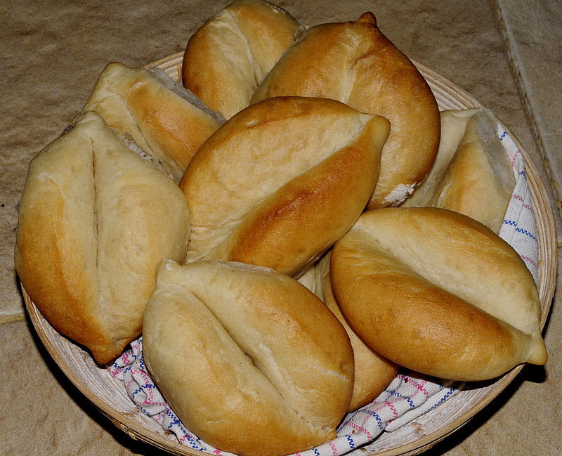 my discovery of Bread: Portuguese Bread Rolls (Papo Secos)