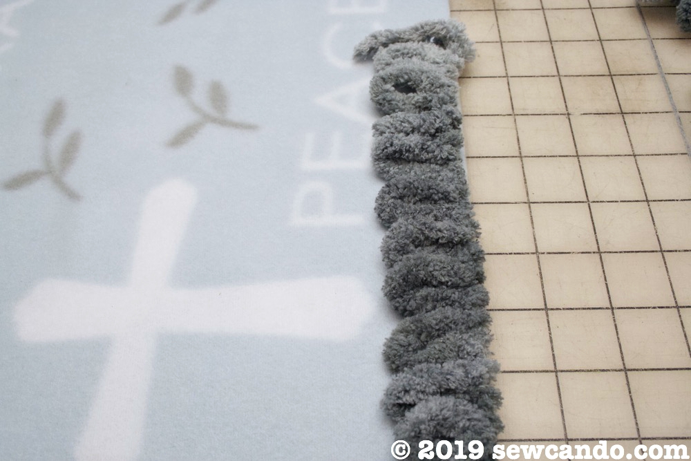 Sew Can Do Easy To Make Loop Trim Fleece Blanket