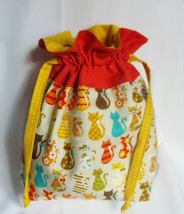 bolsita de tela con gatos de patchwork para danza o para merienda