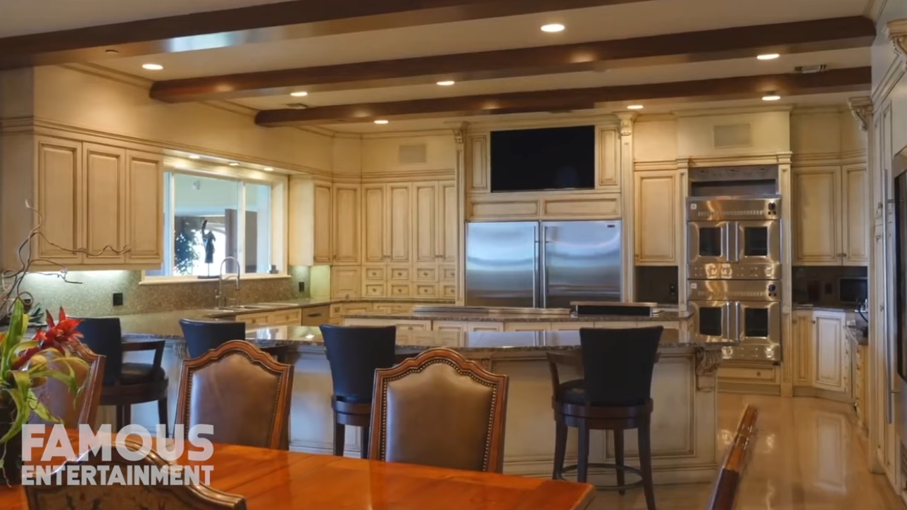 30 Photos vs. Shaquille O’Neal | House Tour 2020 | Mansions in Georgia, Florida & More - Luxury Home & Interior Design Video Tour 30 Photos vs. Shaquille O’Neal | House Tour 2020 | Mansions in Georgia, Florida & More - Luxury Home & Interior Design Video Tour