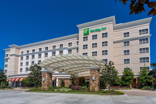 Bienvenue en Louisiane! Welcome to the Holiday Inn Baton Rouge South! Come see our beautiful newly renovated rooms. Our convenient I-12 location, multi-story atrium lobby, varied dining and entertainment options, 140 guest rooms, and our heated indoor/outdoor pool will no doubt leave you impressed.