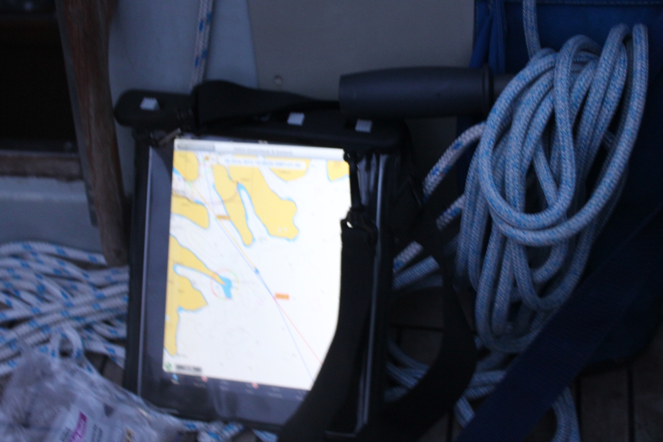 Captain JP's log SAC Paper charts vs Raymarine chartplotter vs iNavX