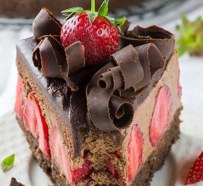 Strawberry Chocolate Cake #dessert #partycake