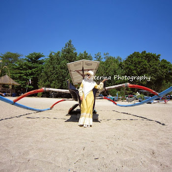 Hanya Topi Di Pantai Kuta Bali