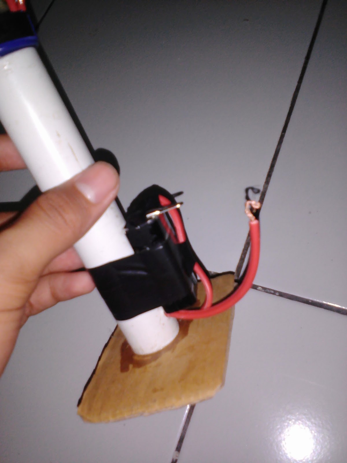 CARI INFO: "CARA MEMBUAT KIPAS ANGIN SEDERHANA"