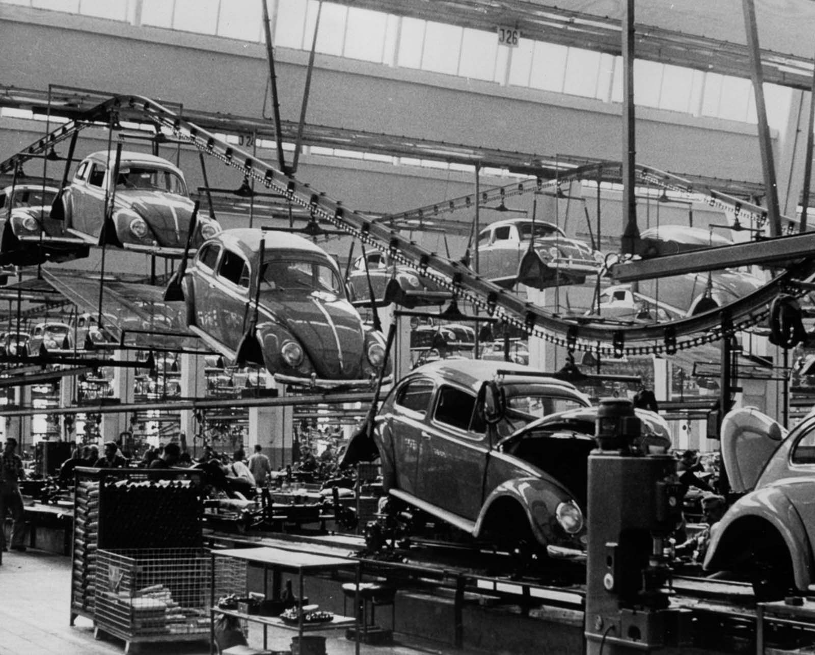 The assembly line. 1956.