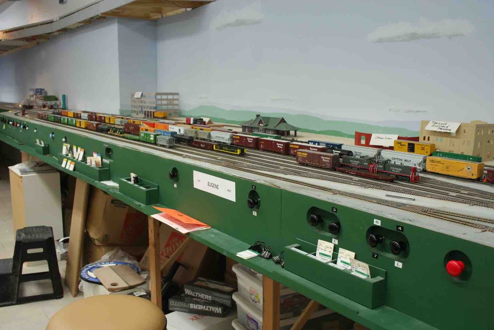 Southern Pacific Cascade Line CAR CARDS AND SLOTS IN USE