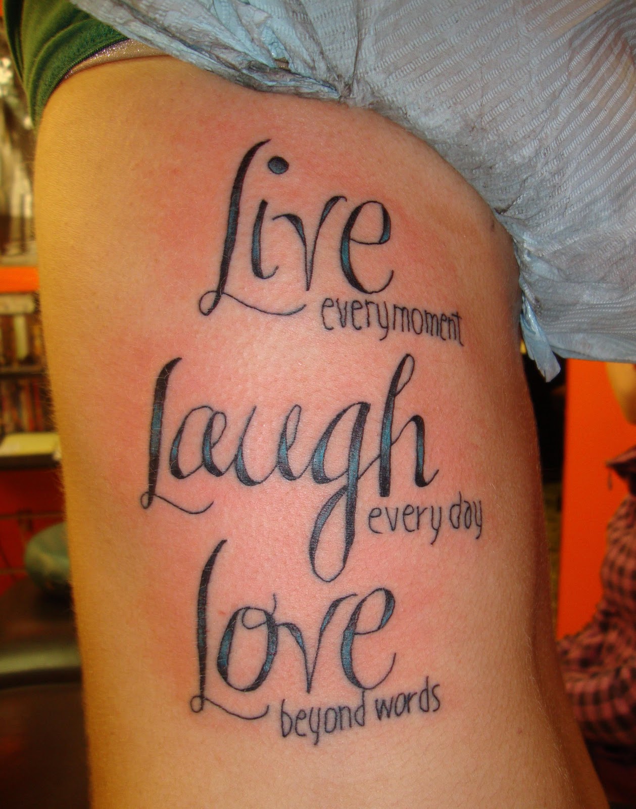 http://2.bp.blogspot.com/-8_FDssQ7fu8/TxT43rwgzjI/AAAAAAAABCc/u-x27ln4to0/s1600/tattoo+designs+for+girls_live_laugh_love_rib_tattoo.JPG