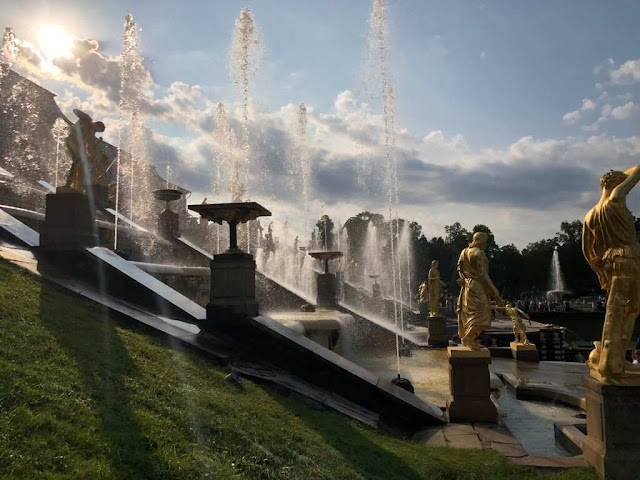 Fontes e Cascatas dos Jardins Palácio Peterhof Fontes e Cascatas dos Jardins Palácio Peterhof