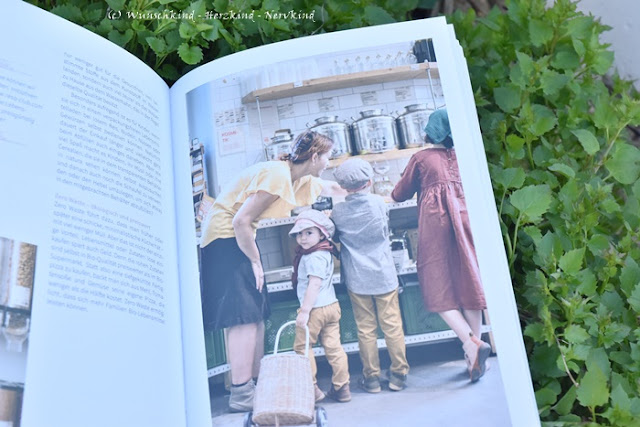 Einfach Familie leben ist der neue Minimalismus-Guide von Susanne Mireau und Milena Glimbovski. In diesem Buch werden wir erfahren, warum Minimalismus das Familienleben so viel einfacher und leichter werden lässt und das es im Grunde nicht nur um unsere Familie geht, sondern durch unser Vorleben innerhalb der Familie um die Gesamtheit. Um Nachhaltigkeit und den Erhalt unserer Erde und des Klimas.