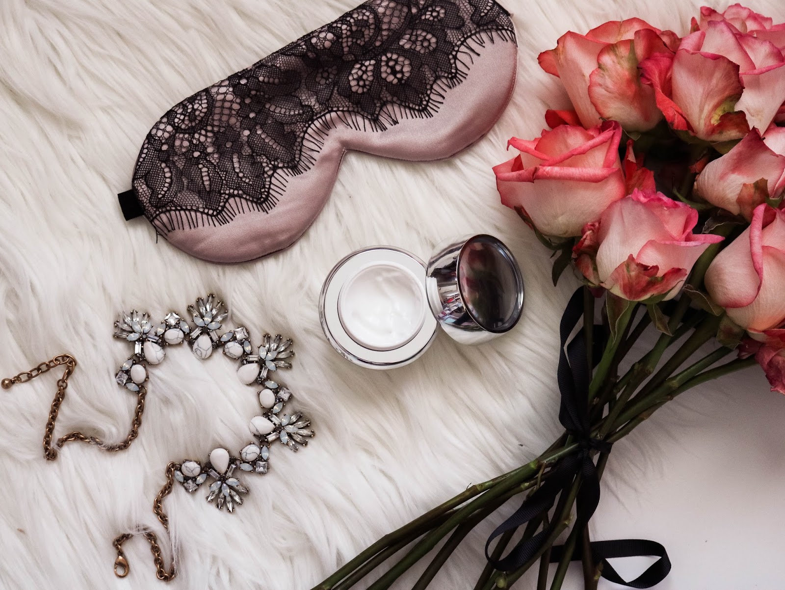 Venofye Review: Queen Bee Collection by popular California style blogger Lizzie in Lace