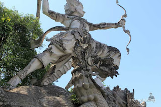 patung di bali dewa indra