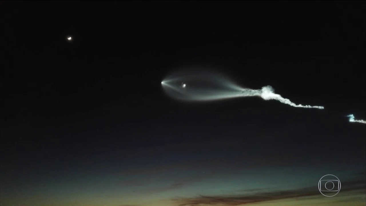 Lançamento de foguete produz espetáculo nos céus da Califórnia, nos EUA