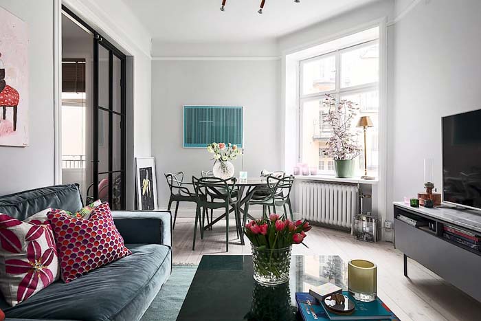 Valkoista ja väriä