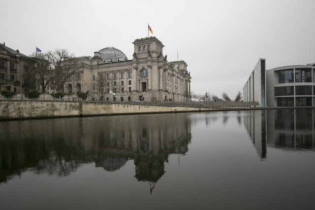 Retro del Palazzo del Reichstag-Berlino