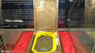 Bekas tapak kaki Rasulullah S.A.W. Pameran Artifak Asli Rasulullah S.A.W dan Para Sahabat R.A.,