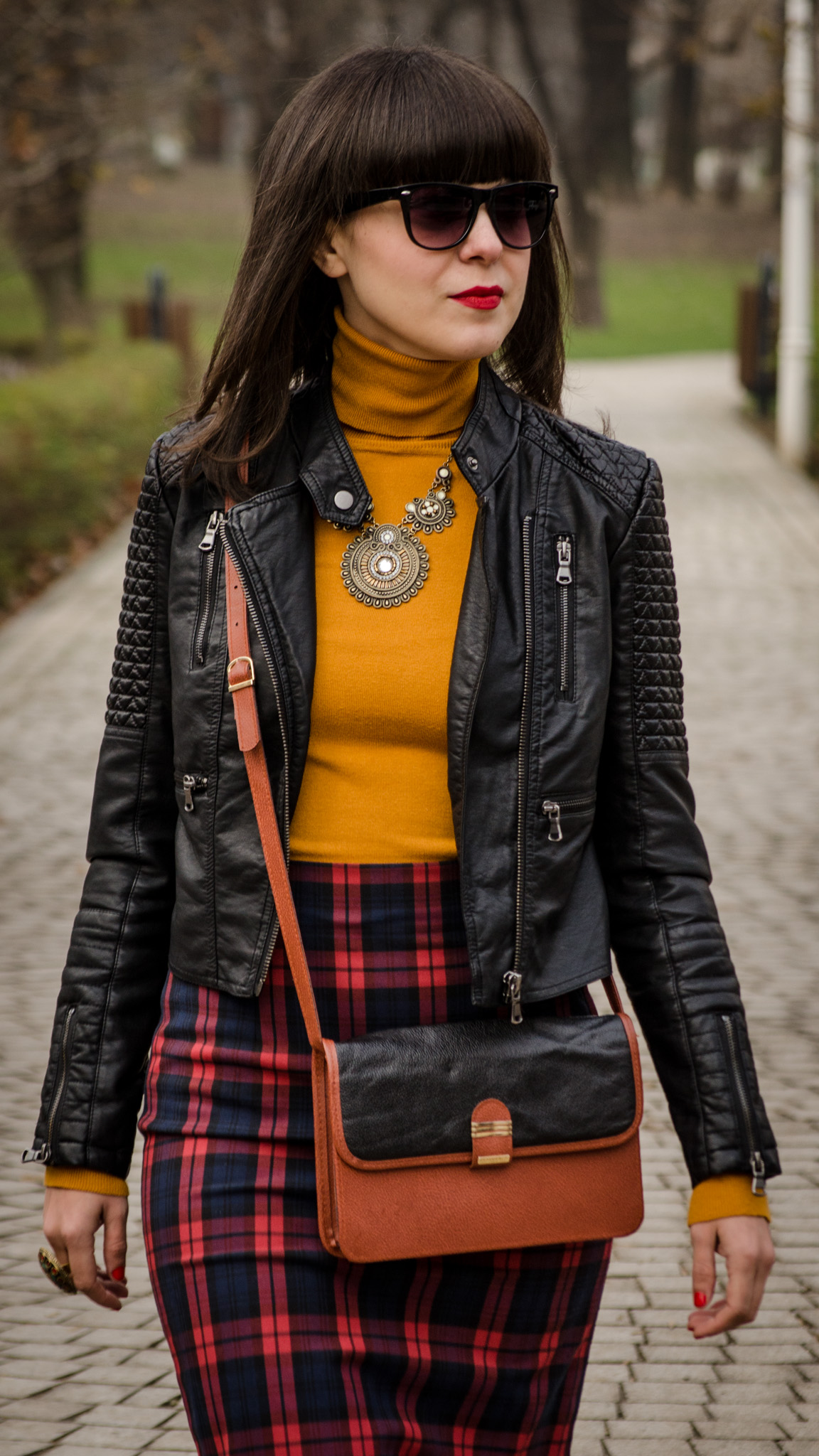 rock leather jacket high waist tartan skirt burnt orange turtleneck mustard high heels fall bangs hair biker look zara new yorker poema