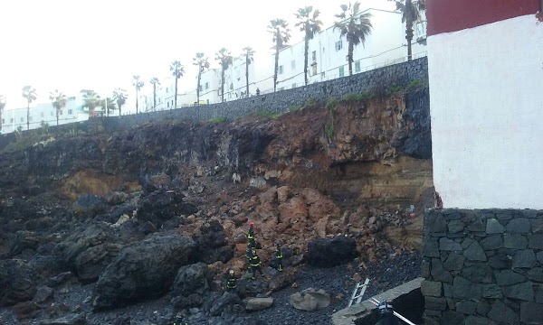 Desprendimiento entre Las Canteras y El Confital Desprendimiento entre Las Canteras y El Confital