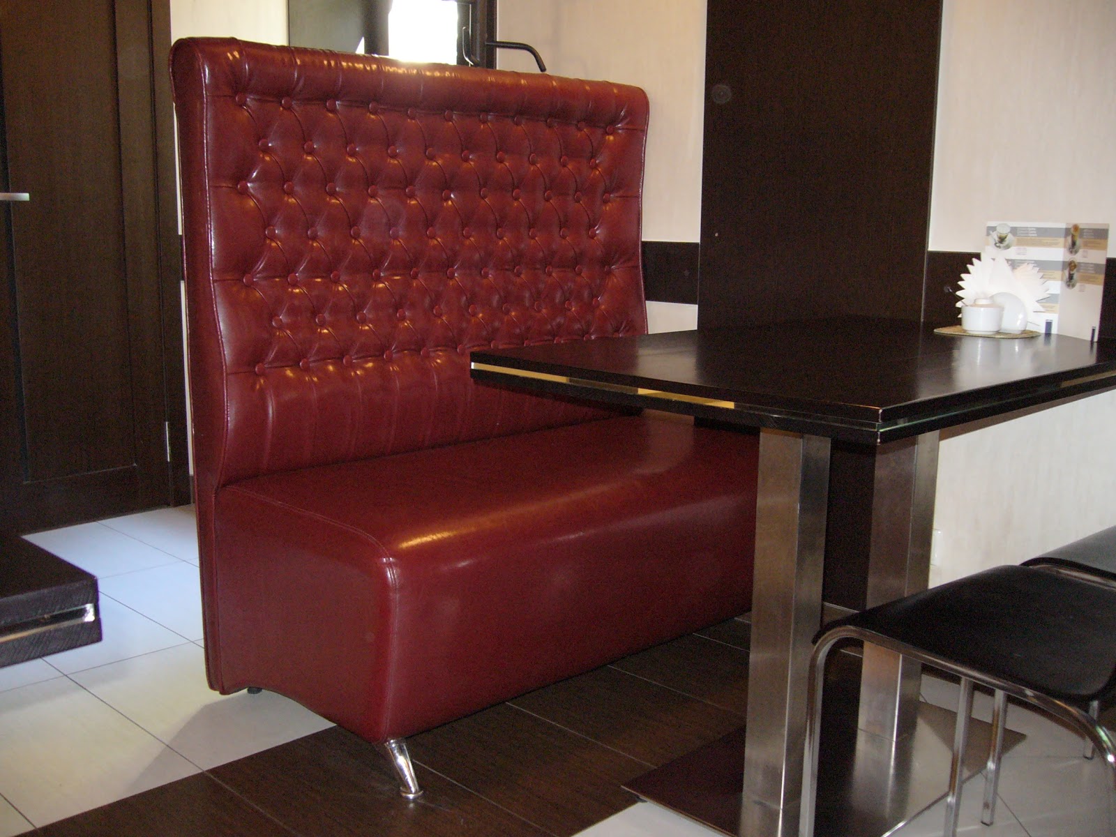 LEONI Мебельная мастерская : Диванчик в кафе