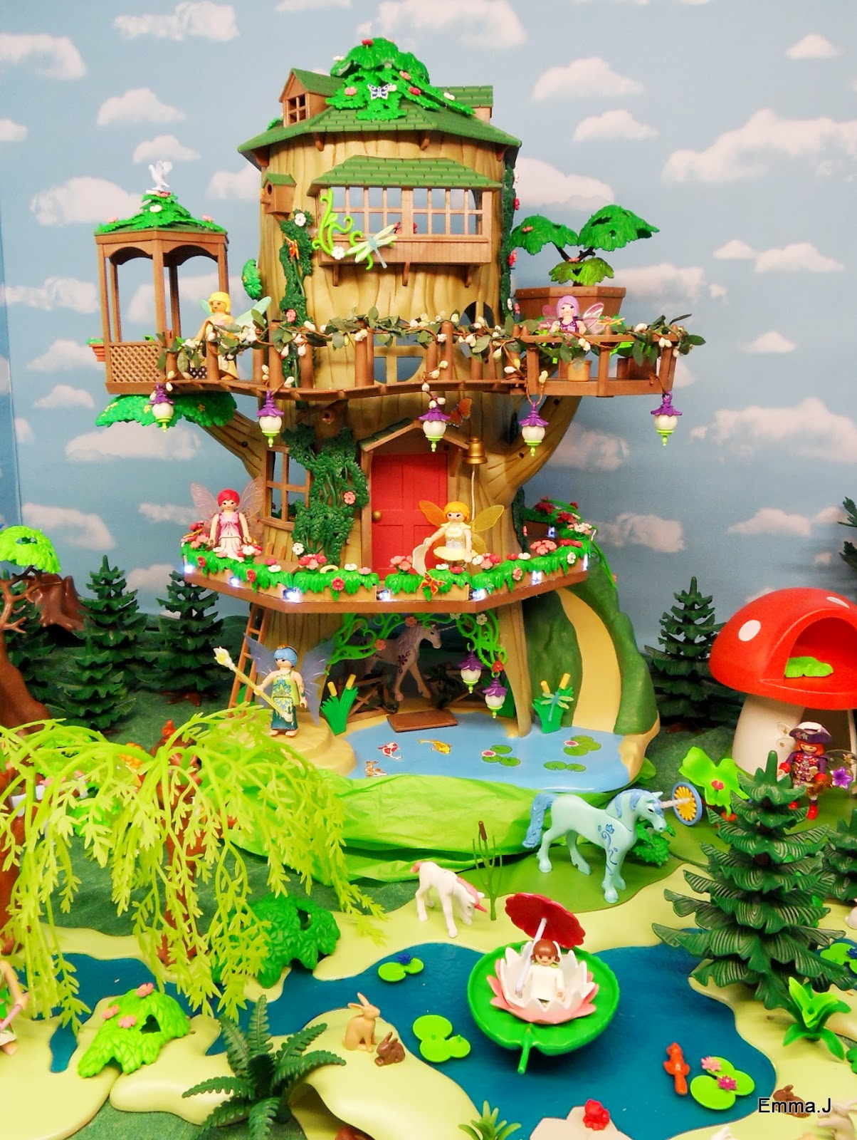 Playmobil Light Up Fairy Tree House - Unicorns Fairies Figures Stump