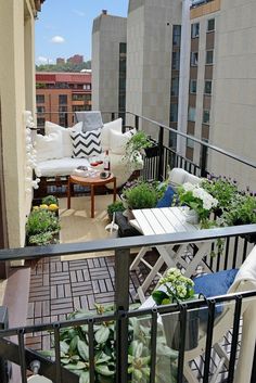 Balcón pequeño, un oasis en tu hogar. Small & Low Cost | Decoración