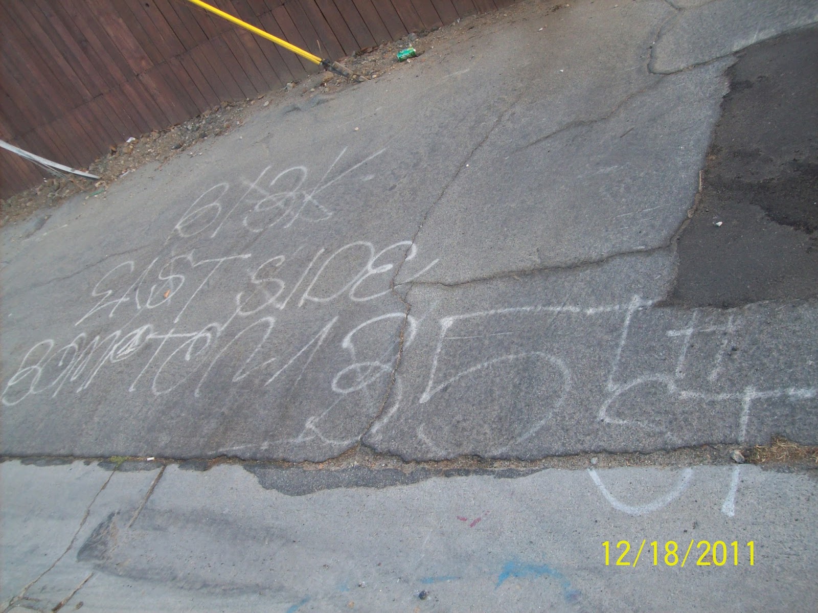 blood gangs graffiti 135th street piru { 135P , Compton }