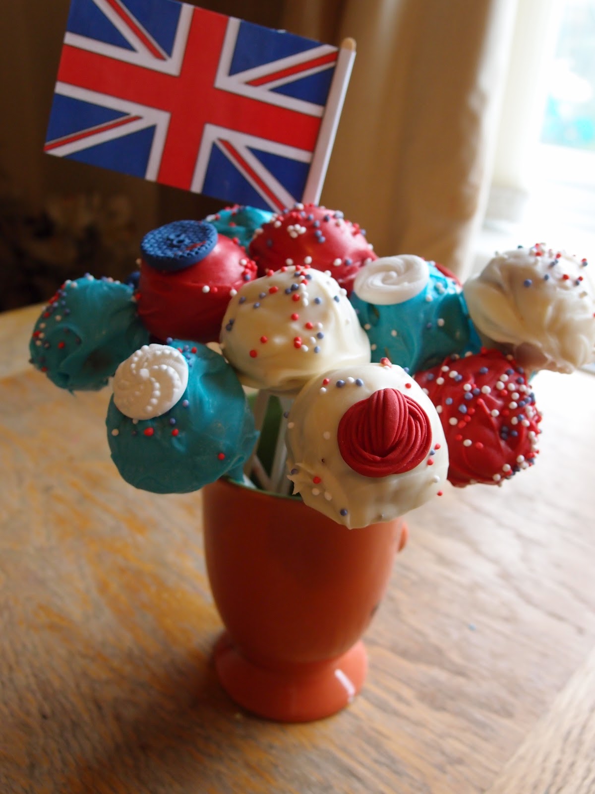 Sweet Craftiness Review Cake Pop Maker from www.lakeland.co.uk