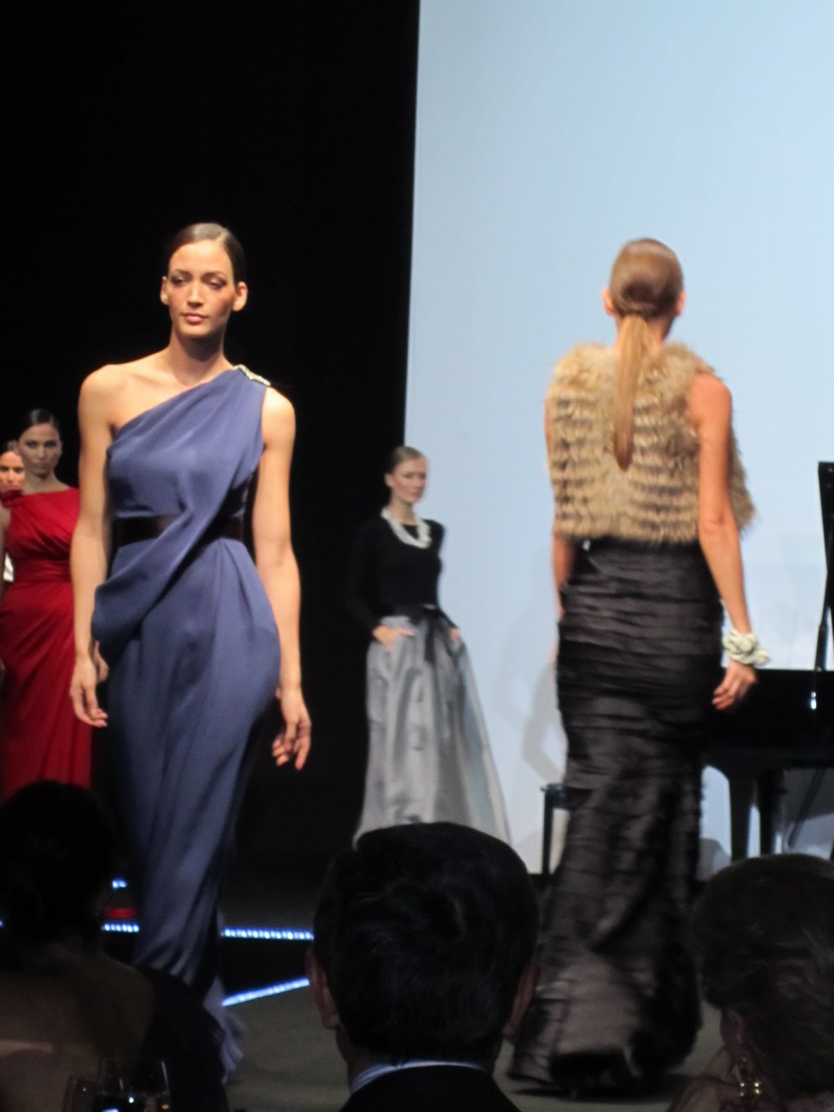 Fashion Gossip: 09 October 2011