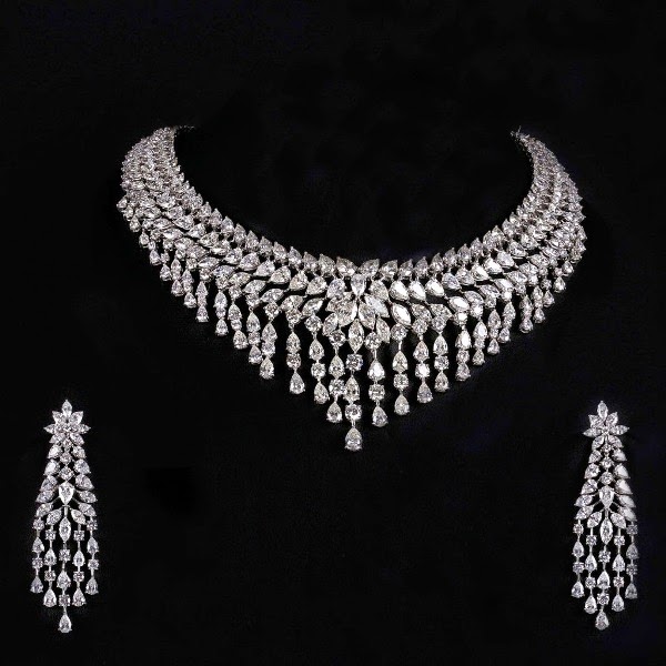 STUNNING DIAMOND NECKLACE WITH DANGLER EARRINGS