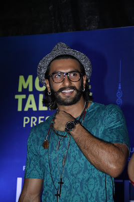 Sonakshi Sinha & Ranveer Singh At Samsung Store to promote lootera