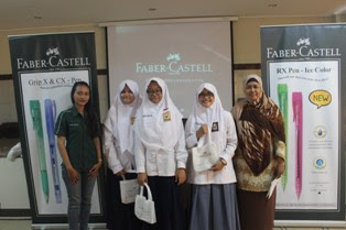 Belajar Nulis Bareng Faber-Castell di SMP - SMA Hidayatullah, Semarang