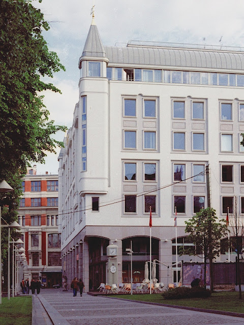 улица Петровка, бизнес-центр «Берлинский дом» (построен в 2002 году)