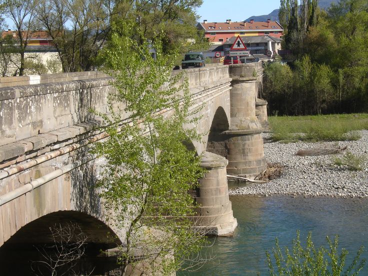CAZANDO PUENTES PUENTE DE PUENTE LA REINA DE JACA. Huesca CAZANDO PUENTES PUENTE DE PUENTE LA REINA DE JACA. Huesca