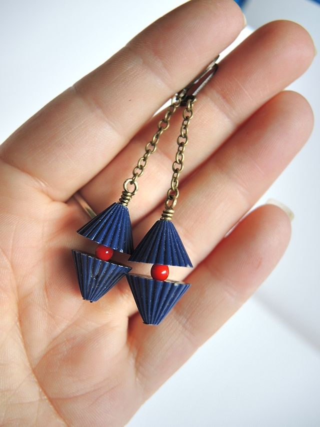 Moois van ' M(i)e': DIY oorbellen 'boei' / earrings 'buoy'