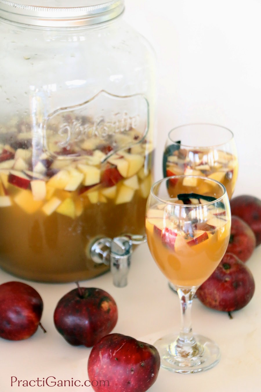 Sparkling Ginger & Apple Cider Sangria